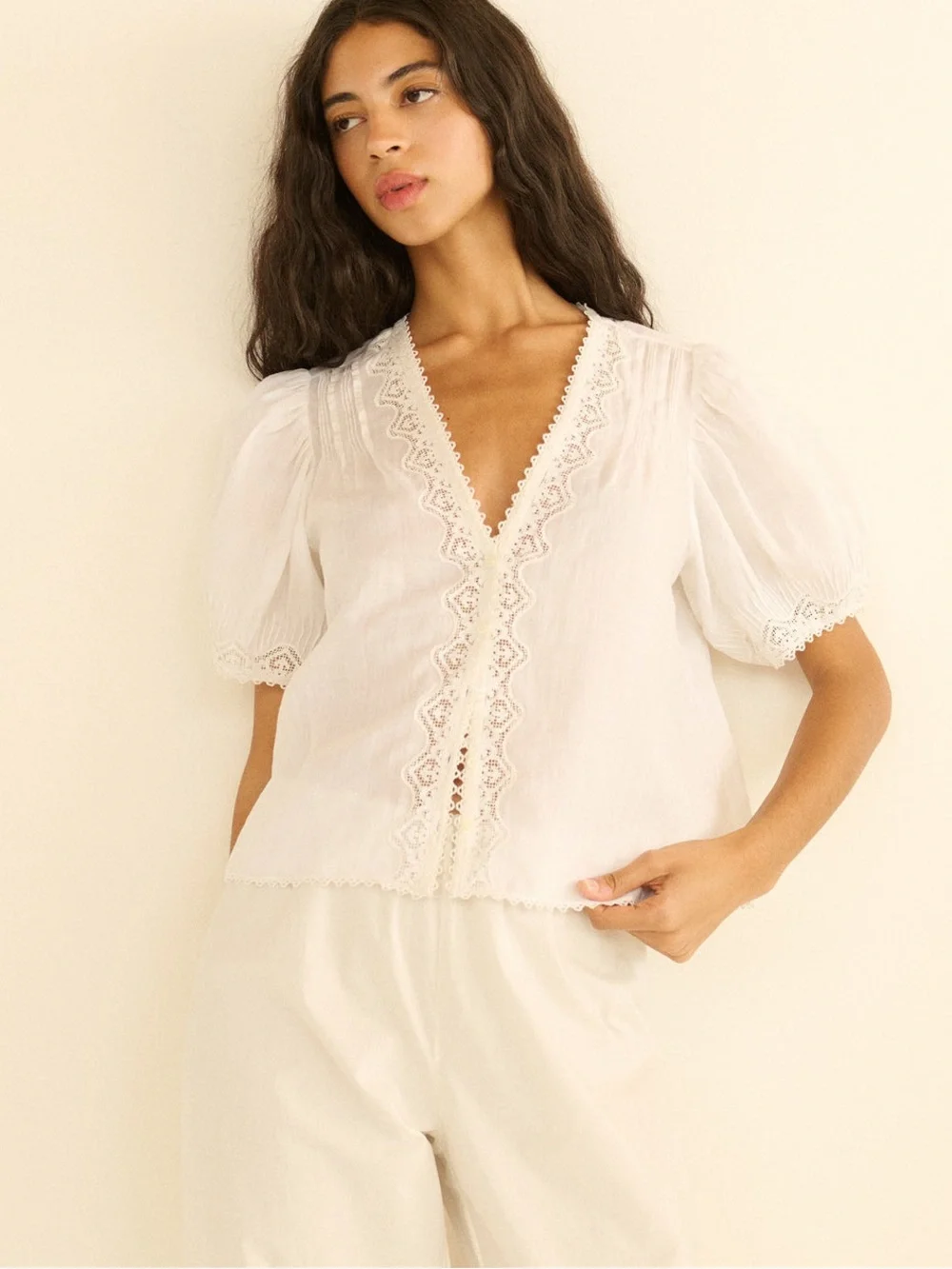 Doen Brigitta Lace Trim V-Neck Ramie Top - Picture 11 of 11